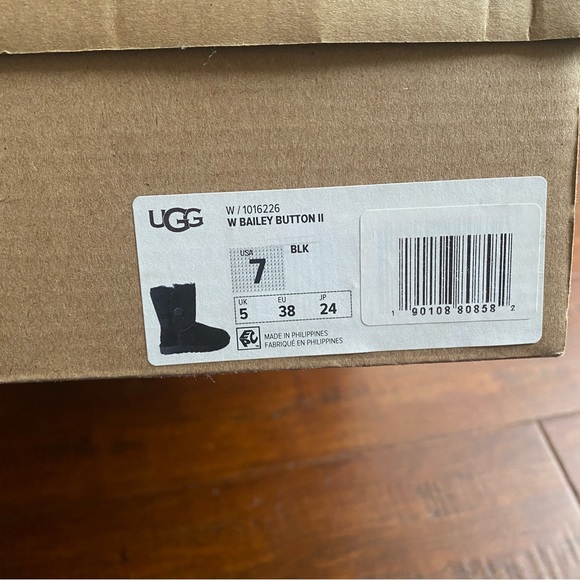 Ugg Bailey Button II - Picture 7 of 7